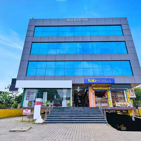 Fabhotel Penthouse - A K Dev Road Guwahati Exterior foto